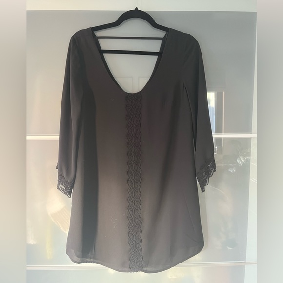 ASTR Mini Shift Dress - Picture 2 of 4